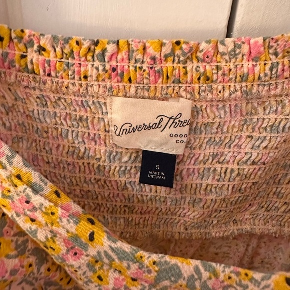 Universal Thread Yellow with Flowers - Picture 2 of 4